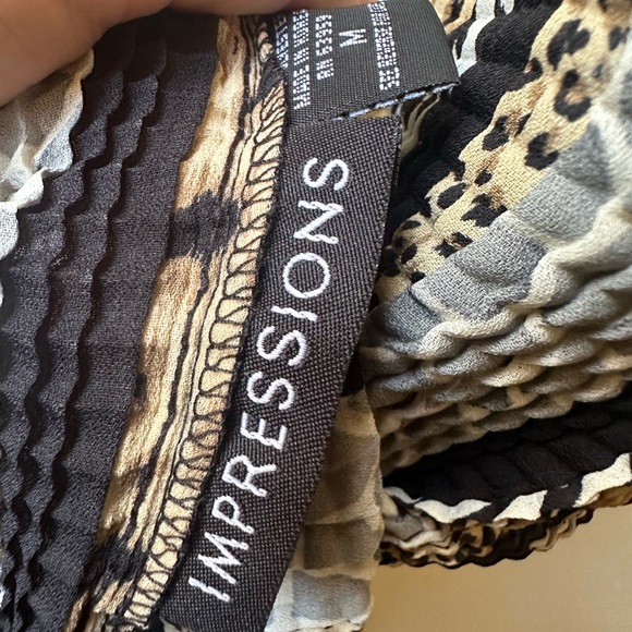 Vintage Crinkle Animal Print Top - Picture 3 of 4